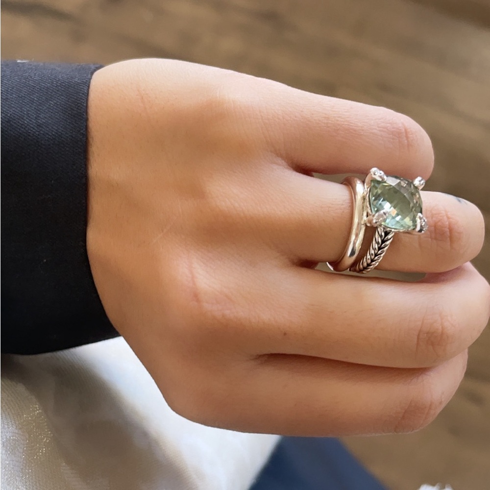 A stunning David Yurman ring size 5.  I attached a chart size .